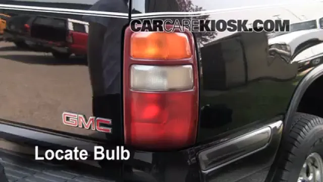 2002 GMC Yukon XL 2500 SLT 8.1L V8 Éclairage Feu stop (remplacer ampoule)